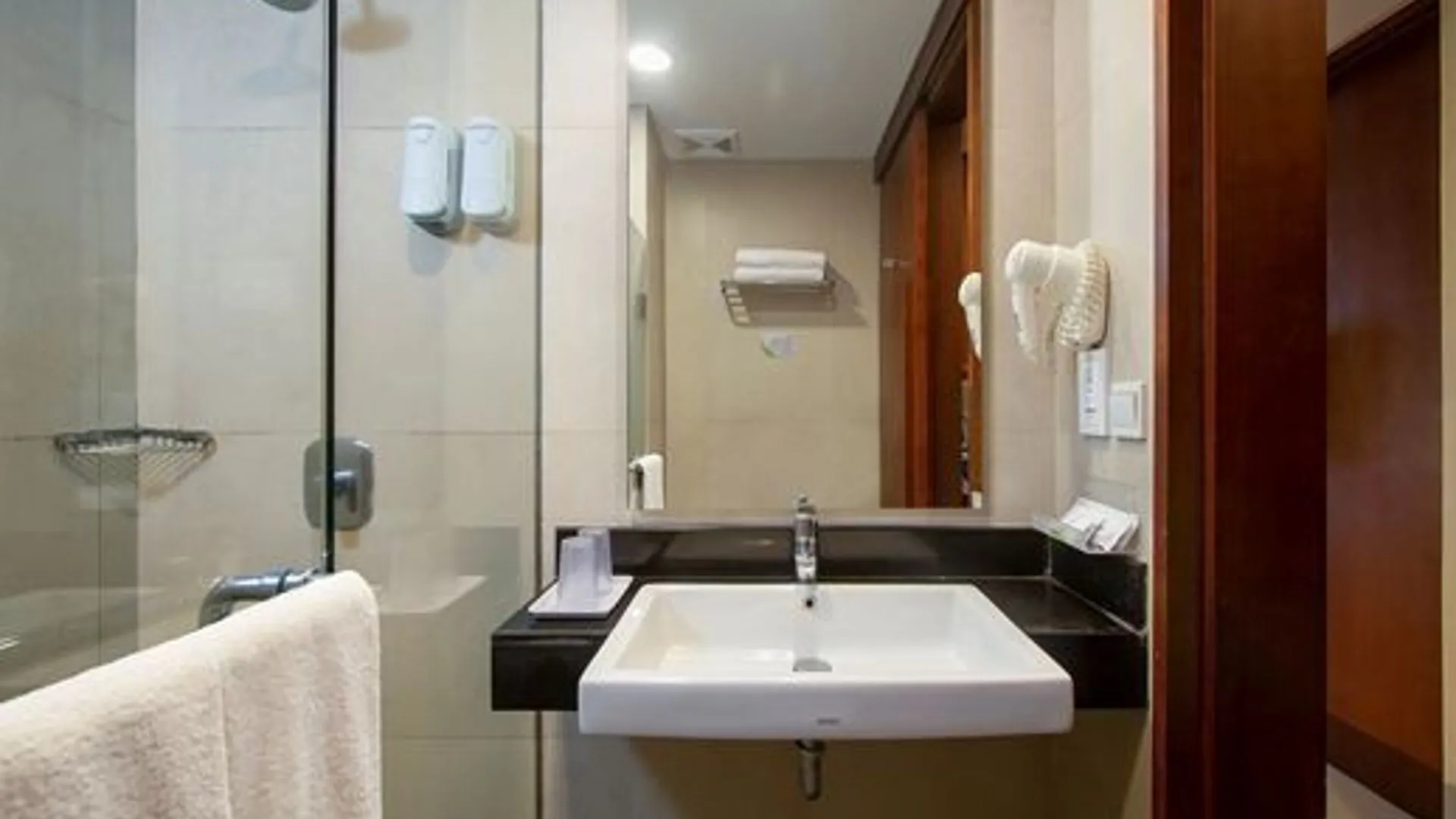 DELUXE DOUBLE OR TWIN 3