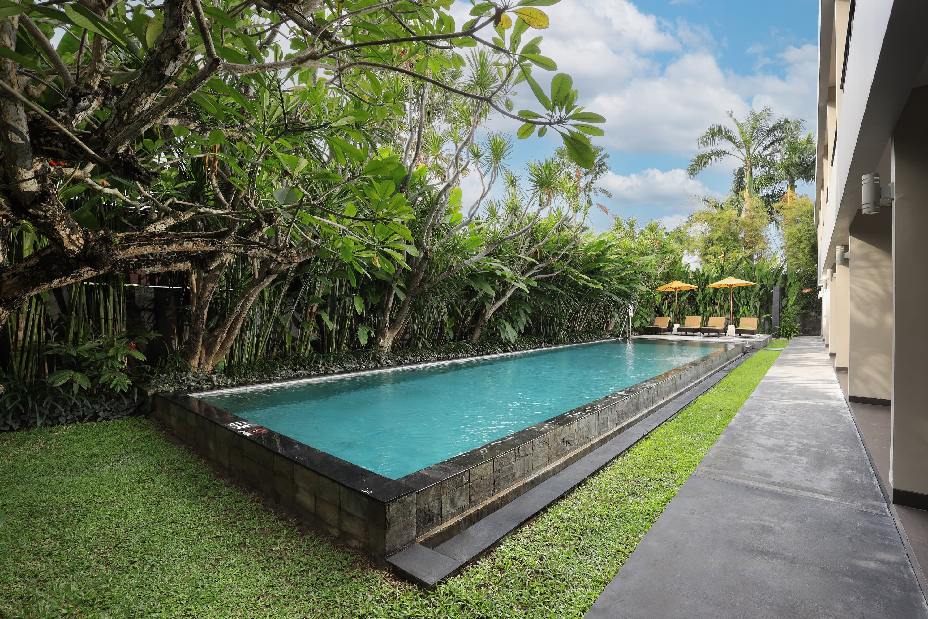 Oasis Pool